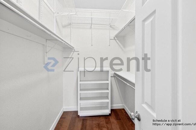 Building Photo - 6318 Richmond Ave