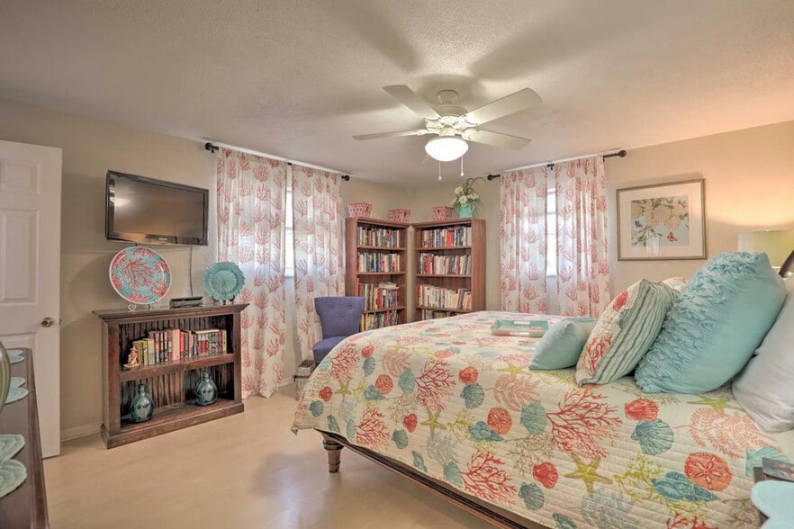 Building Photo - 40 Longfellow Cir