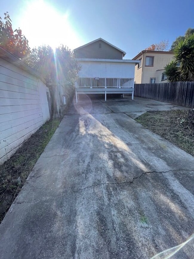 Building Photo - 1946 E 20th St