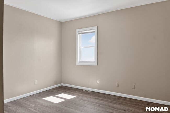 Building Photo - Charming 2BR Duplex in West Haven