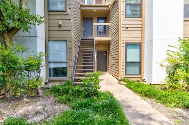 Building Photo - 10049 Westpark Dr