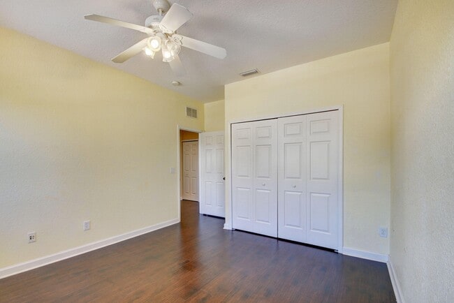 Building Photo - 10537 Galleria St