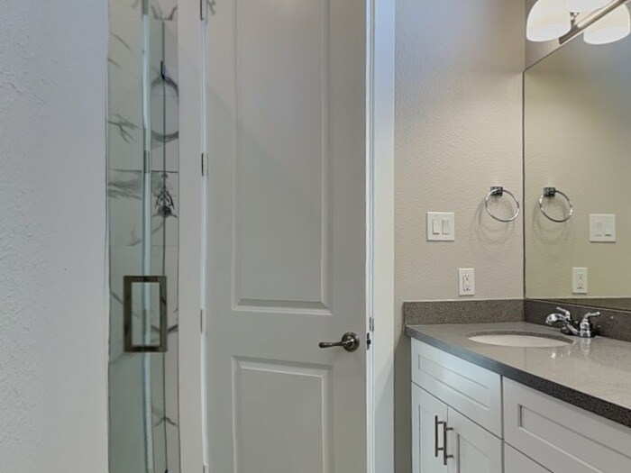 Building Photo - 223 Oriole St