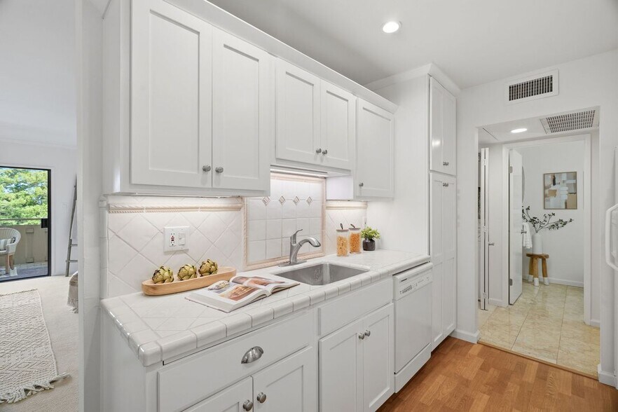 Building Photo - 73 3rd St