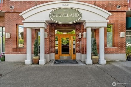 Building Photo - 16141 Cleveland St