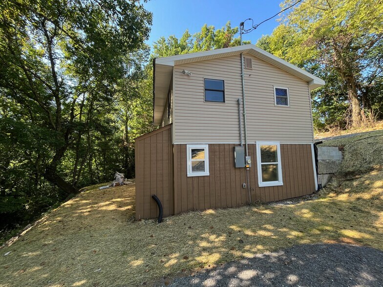 Building Photo - 718 Mount Vernon Rd