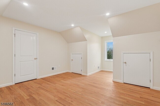 Building Photo - 215 Summit Ave