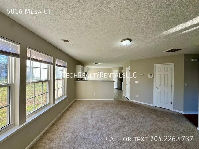 Building Photo - 5016 Mesa Ct