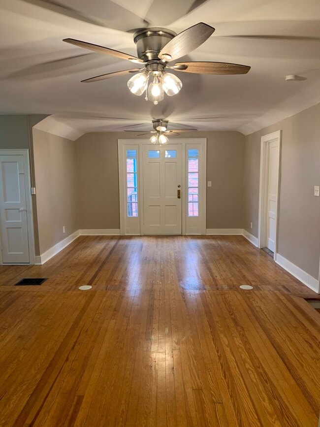 Building Photo - 1410 Calvin Ave