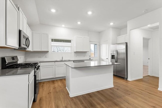 Building Photo - 487 Alamito Ave