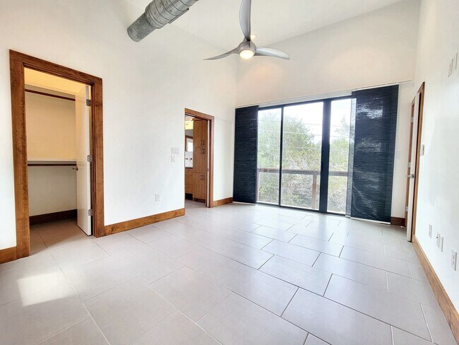 Building Photo - 325 Southwind Rd