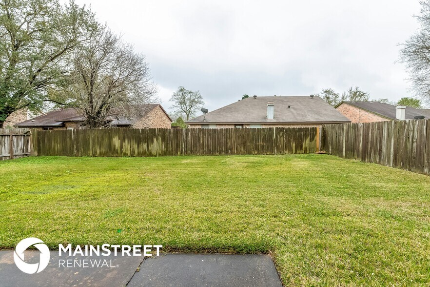 Building Photo - 1215 New Tree Ln