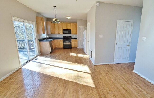 Building Photo - 3 Bed / 2-1/2 Bath Single Family Home w/1-Car garage