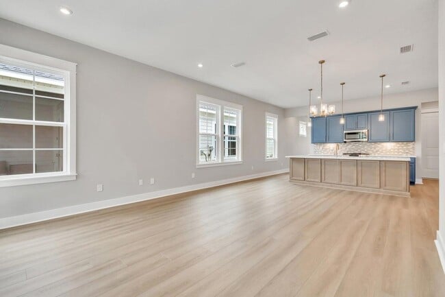 Building Photo - 299 Suwannee Dr