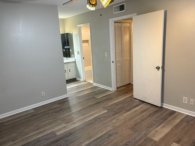 Building Photo - 515 Basswood Ave