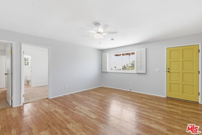 Building Photo - 2752 Guirado St