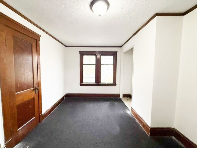 Building Photo - 3 BED 1 BATH BEAUTIFUL SINGLE FAMILY HOME IN GARFIELD HEIGHTS!