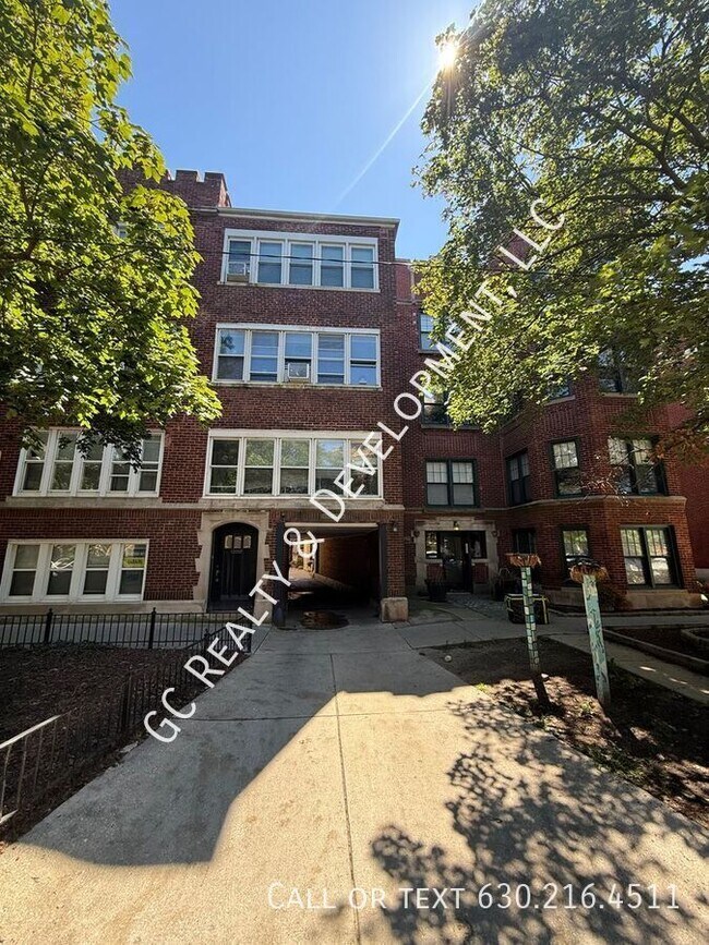 Primary Photo - 1241 W Jarvis Ave
