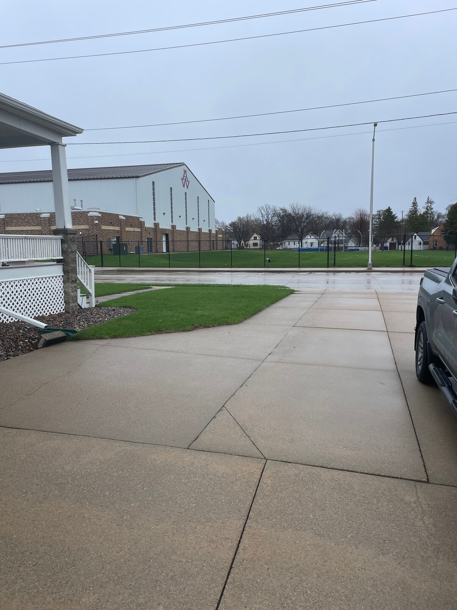 Building Photo - 521 N Badger Ave