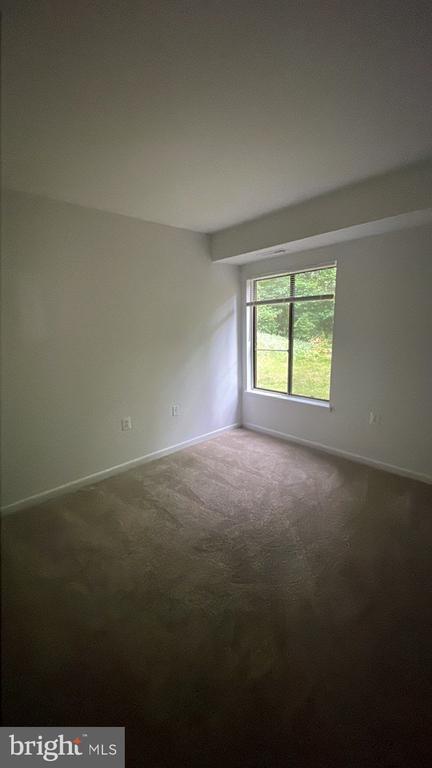 Building Photo - 10572 Twin Rivers Rd