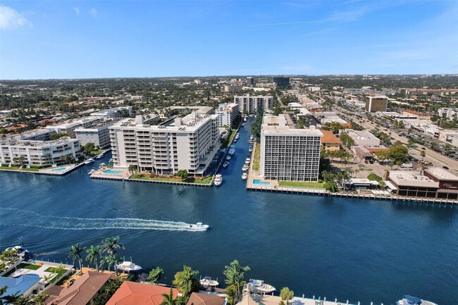 Building Photo - 3051 NE 48th St