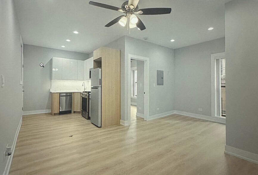 Building Photo - 1655 W Jonquil Ter