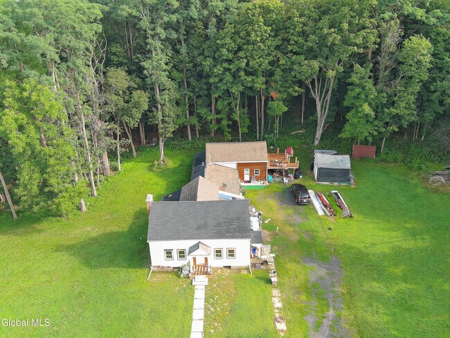 Building Photo - 820 Valley Falls Rd