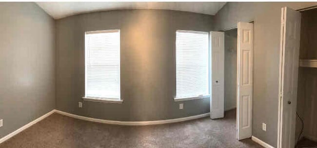 Building Photo - 8259 Golf Ridge Dr