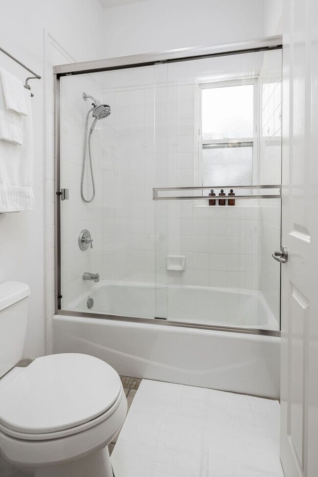 Building Photo - 125 Chinquapin Ave