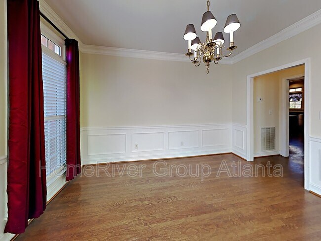 Building Photo - 1040 Queensgate Dr SE