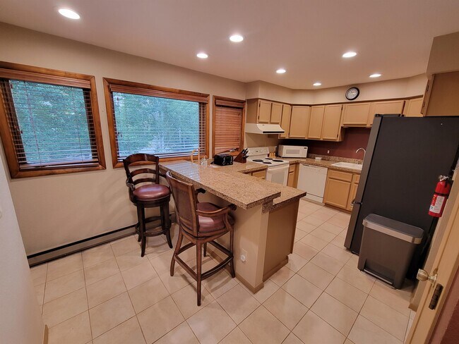 Building Photo - 2540 Kinnikinnick Rd