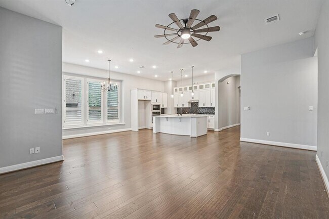 Building Photo - 197 Left Frk Dr