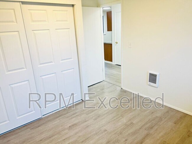 Building Photo - 16006 34th Ave S