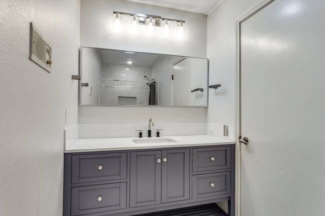 Building Photo - 6801 Lancelot Ct