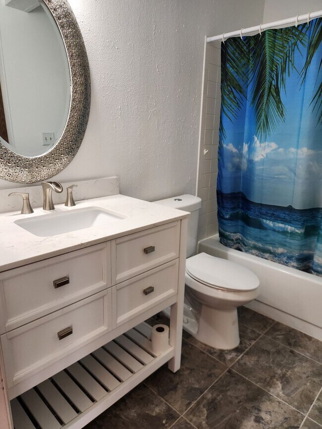 Building Photo - Fresh paint! Amazing first floor unit in A...