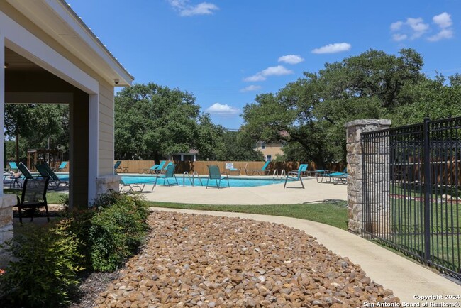 Building Photo - 910 Maltese Garden