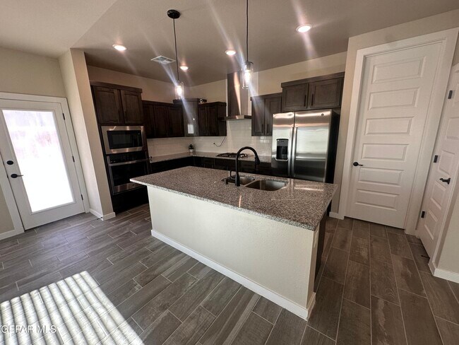 Building Photo - 12637 Viendo Norte Dr