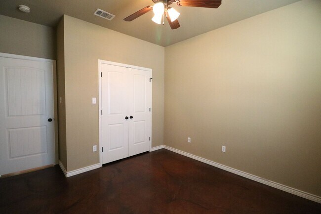 Building Photo - Stoneridge 502