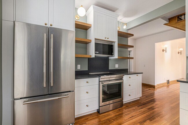 Building Photo - Beautifully Remodeled Home in Cherry Creek