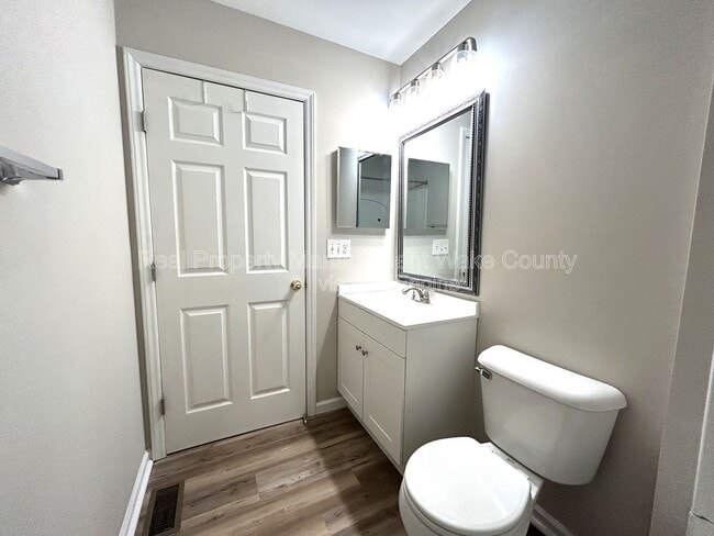 Building Photo - 2920 Barrymore St