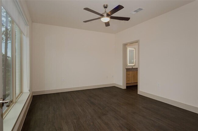 Building Photo - 8900 Six Pines Dr