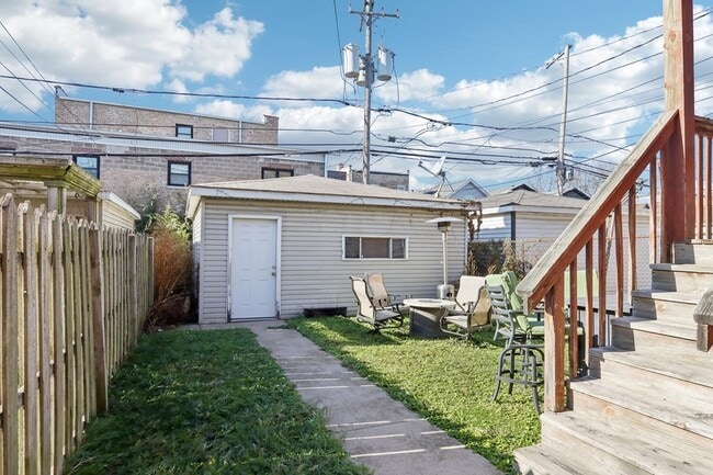 Building Photo - 3432 S Prairie Ave