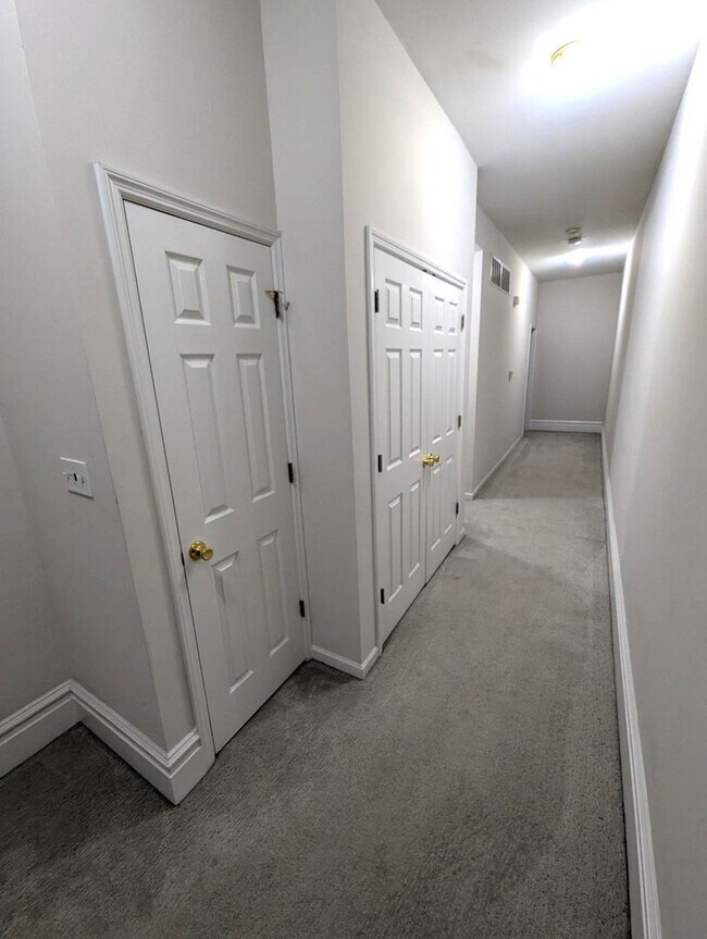 Building Photo - Sunshine on Shaw!