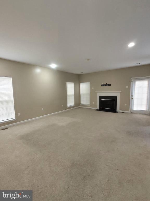 Building Photo - 9750 Granary Pl