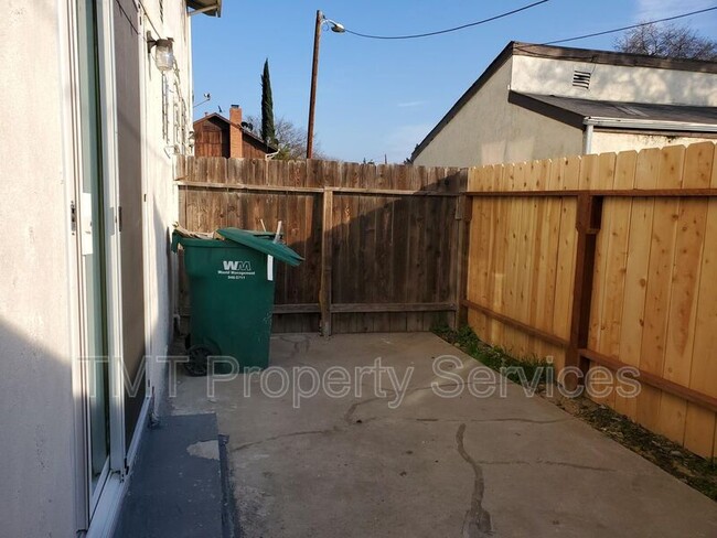 Building Photo - 8611 Acapulco Way