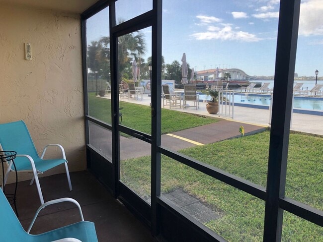 Building Photo - 2 bedroom 2 bath Direct river front.