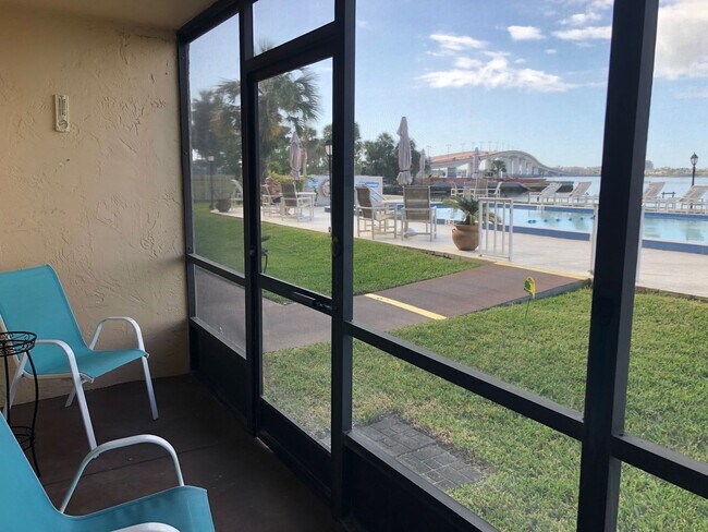 Building Photo - 2 bedroom 2 bath recent remodel Direct river front.