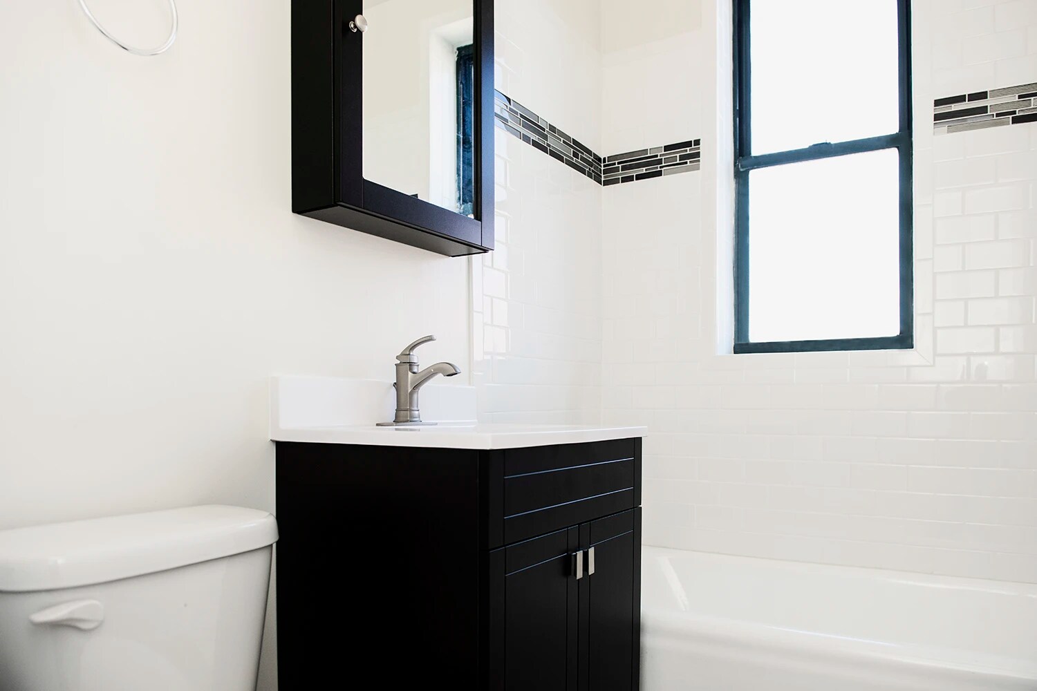 Building Photo - 3845 N Greenview Ave