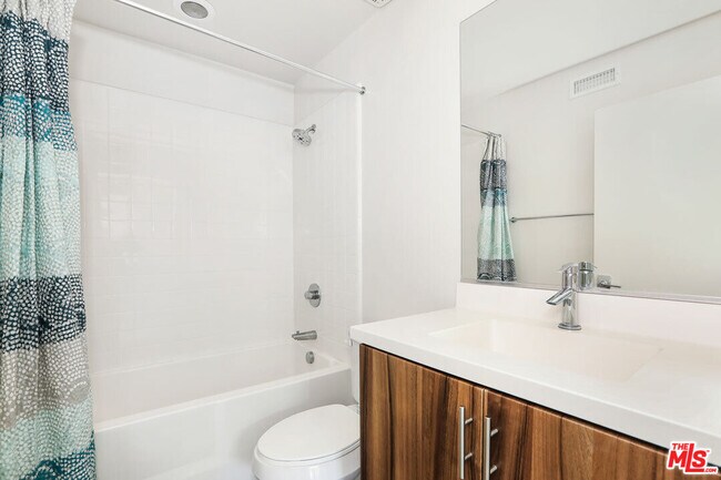 Building Photo - 3901 N Eagle Rock Blvd