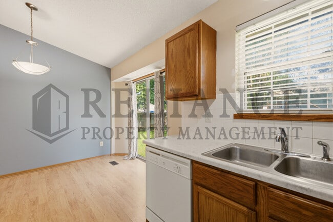 Building Photo - 2770 N Parkridge Ct